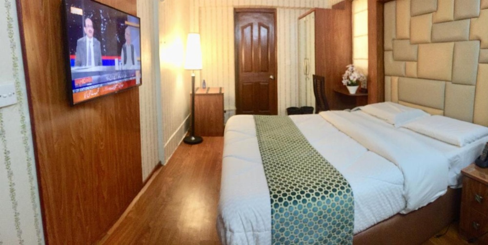 Room image 4